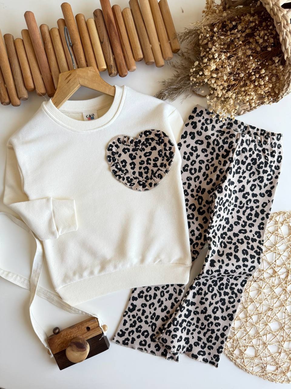 Джемпер + леггинсы клеш